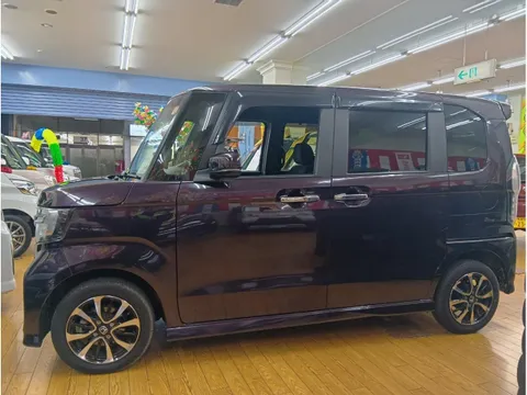 Honda N-BOX Custom