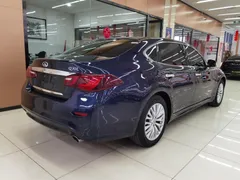 Infiniti Q70