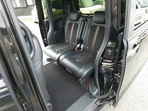 Honda N-BOX Custom
