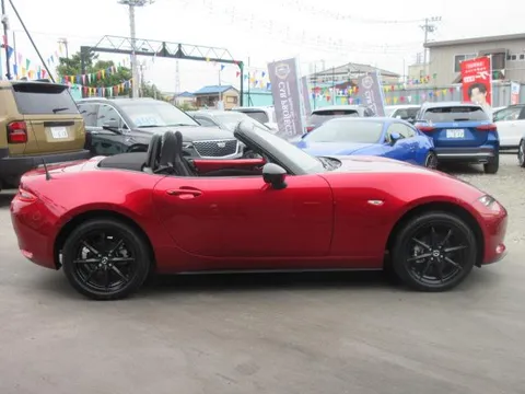 Mazda MX-5 (Roadster)