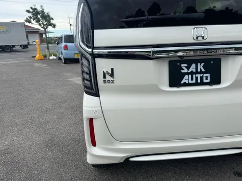 Honda N-BOX Custom