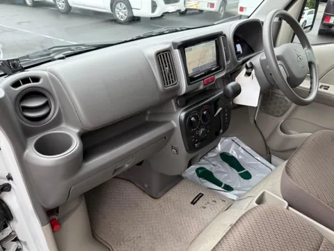 Mitsubishi Minicab Van