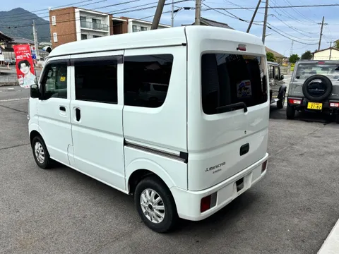 Mitsubishi Minicab Van