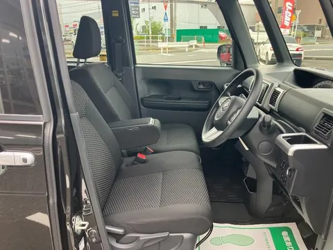 Toyota Pixis Mega