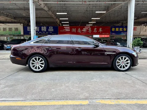 Jaguar XJ