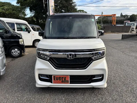 Honda N-BOX Custom