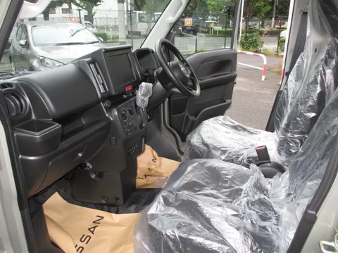 Nissan Clipper Van