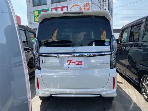 Honda N-BOX Custom