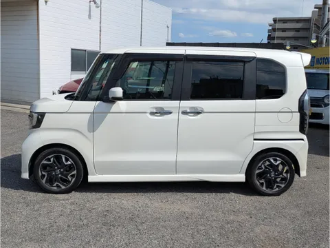 Honda N-BOX Custom