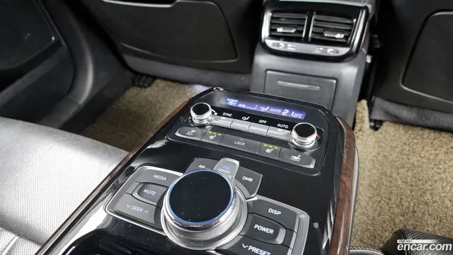 Genesis G90 (EQ900)