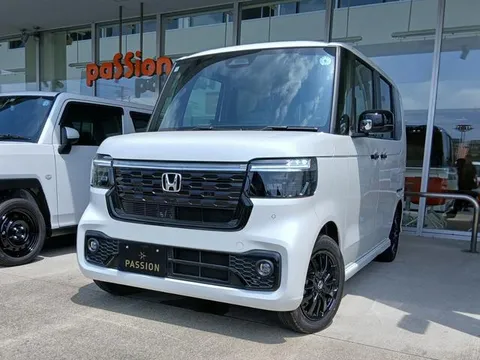 Honda N-BOX Custom