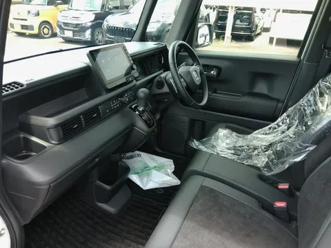 Honda N-BOX Custom