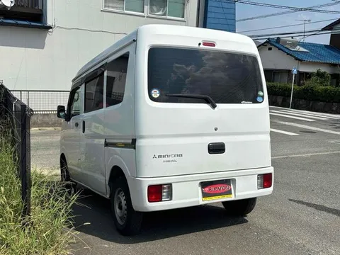 Mitsubishi Minicab Van