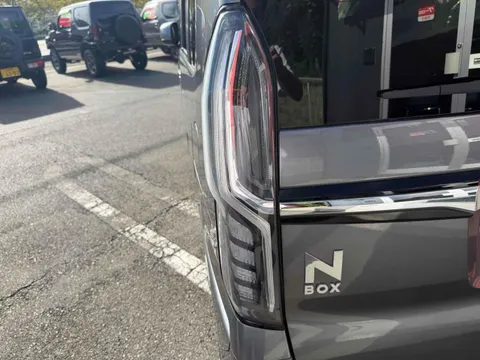 Honda N-BOX Custom