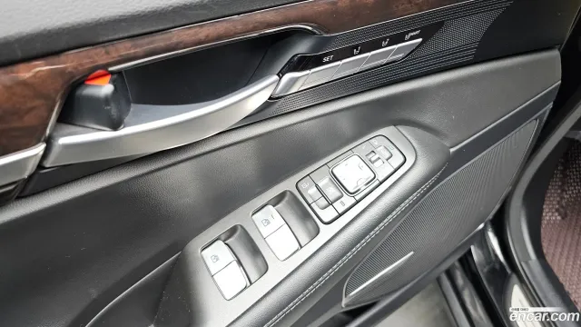 Genesis G90 (EQ900)