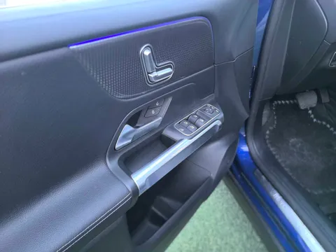 Mercedes-Benz Mercedes-Benz GLB