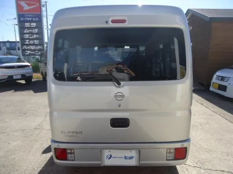 Nissan Clipper Van