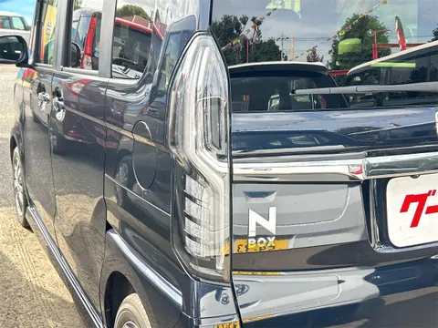 Honda N-BOX Custom