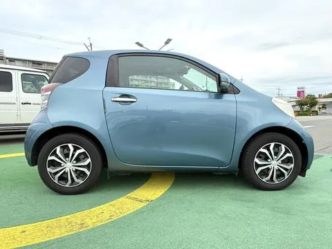 Toyota iQ