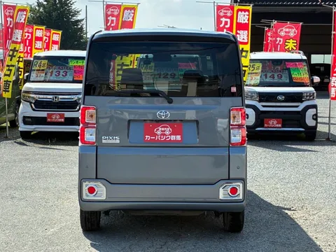 Toyota Pixis Mega