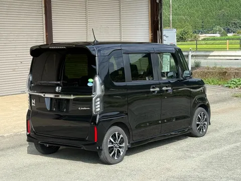 Honda N-BOX Custom