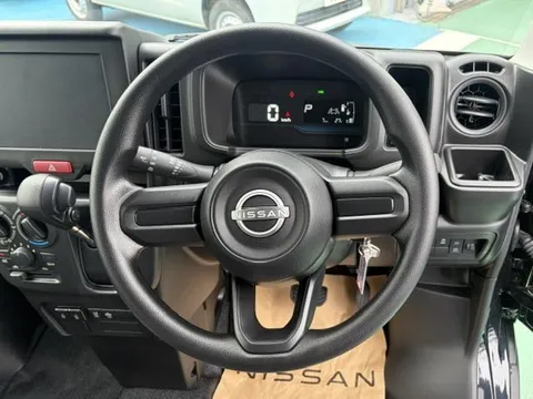 Nissan Clipper Van