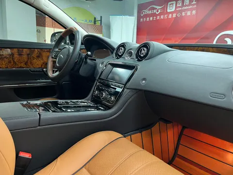 Jaguar XJ