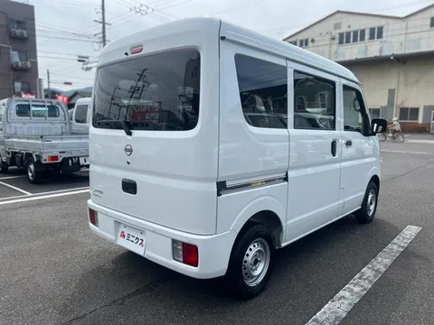 Nissan Clipper Van