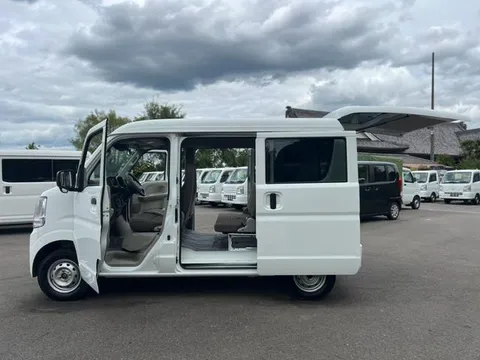 Nissan Clipper Van