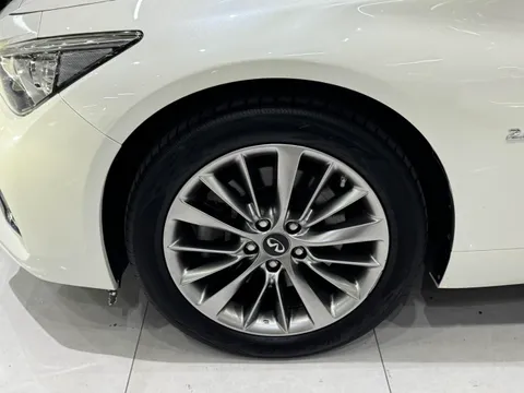 Infiniti Q50L
