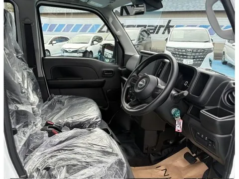 Nissan Clipper Van