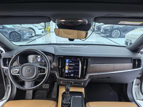 Volvo V90