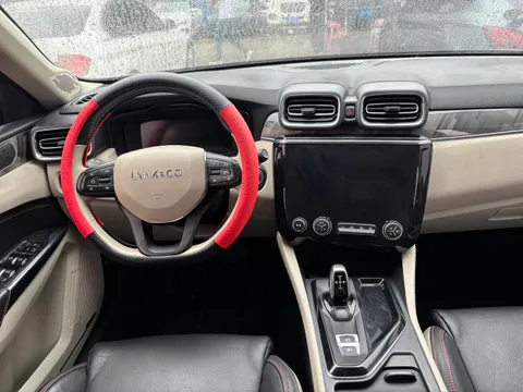 Lynk & Co Lynk & Co 02