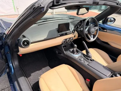 Mazda MX-5 (Roadster)