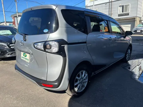 Toyota Sienta