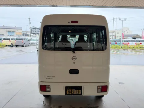 Nissan Clipper Van