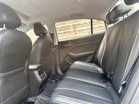 Roewe i5