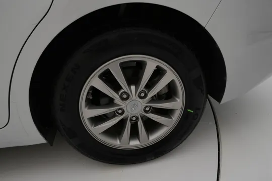 Hyundai Elantra (Avante)