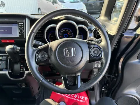 Honda N-BOX Custom