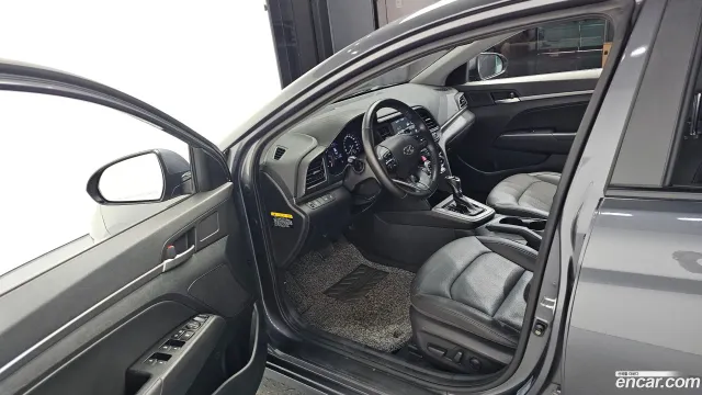 Hyundai Elantra (Avante)
