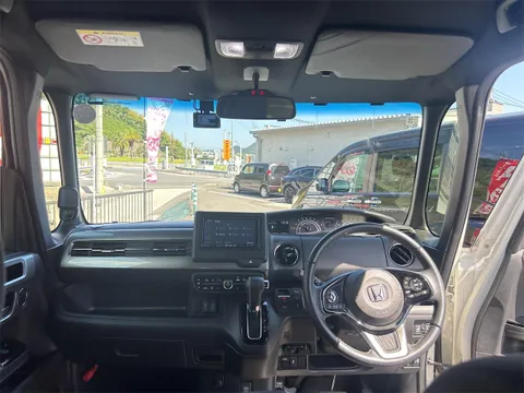 Honda N-BOX Custom