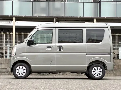 Nissan Clipper Van