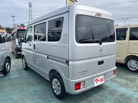 Nissan Clipper Van