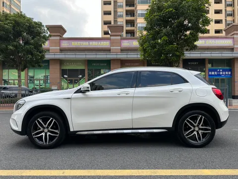 Mercedes-Benz Mercedes-Benz GLA