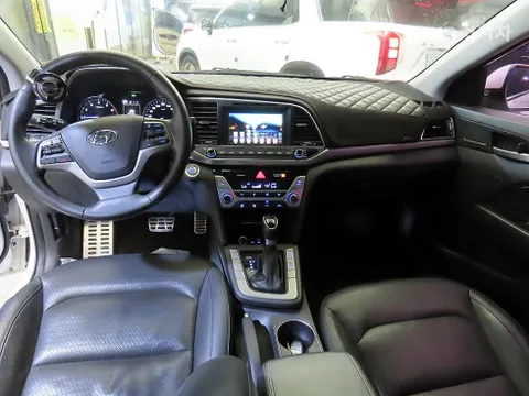 Hyundai Elantra (Avante)