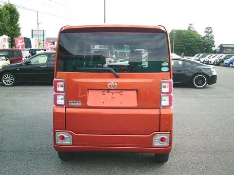Toyota Pixis Mega