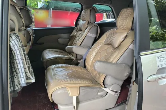BYD M6