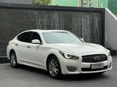 Infiniti Q70