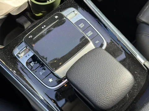 Mercedes-Benz Mercedes-Benz GLB
