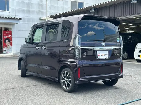 Honda N-BOX Custom